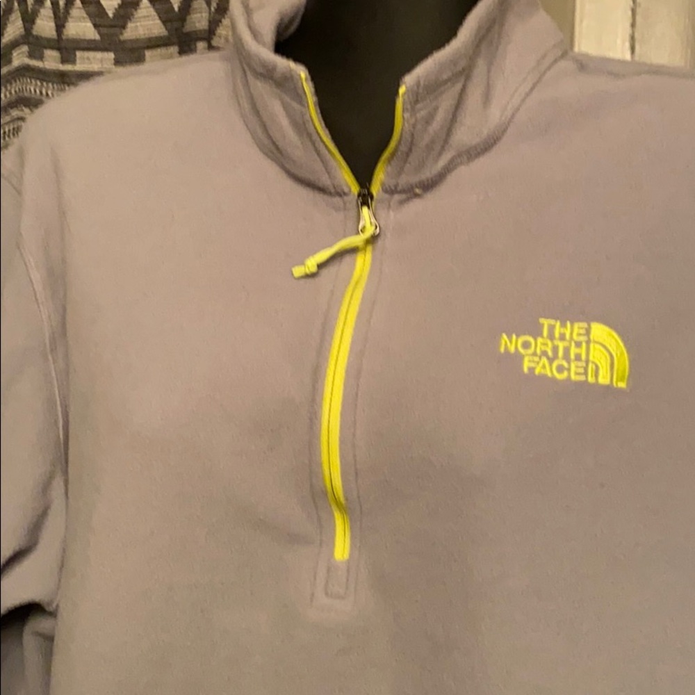 Men’s north face pull over